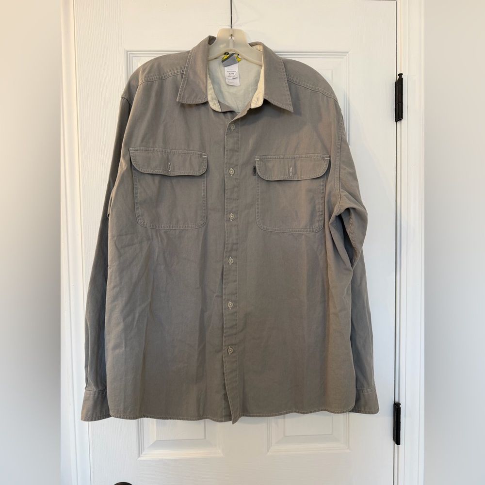 The North Face Men's Lightweight Button-Up Shirt Jacket in Taupe Gray